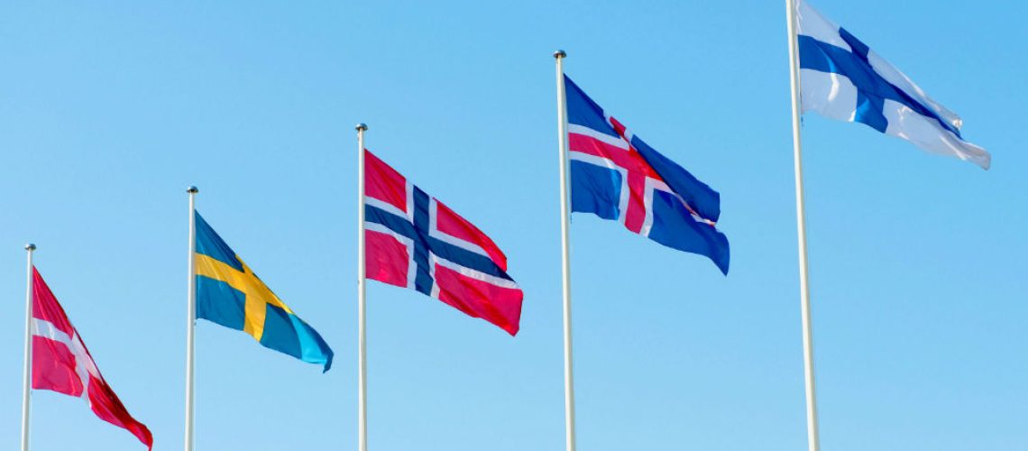 Les drapeaux des pays nordiques : (de gauche à droite) Danemark, Suède, Norvège, Islande, Finlande. Photo : Johannes Jansson.