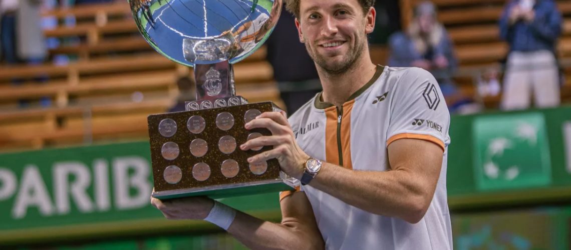 IMG_2176 Casper Ruud et son trophée de vainqueur dela Nordic Open. Photo de Viktor Enbacka via Vogue Scandinavia